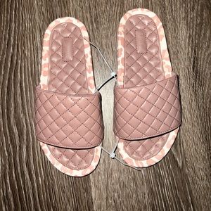 APL slides BRAND NEW!! Women's Lusso Slide Beachwood / Leopard Size 6.5